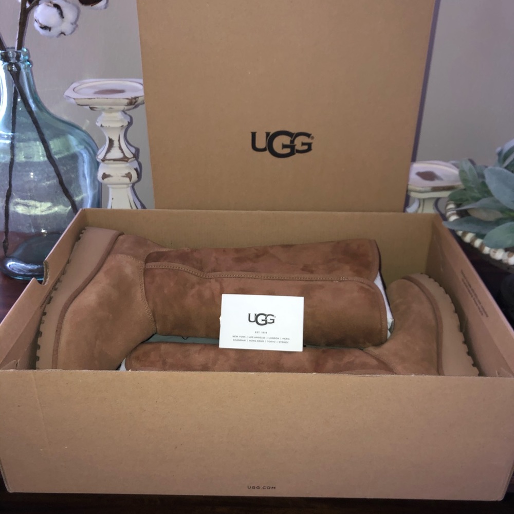 UGG Kara Size 6